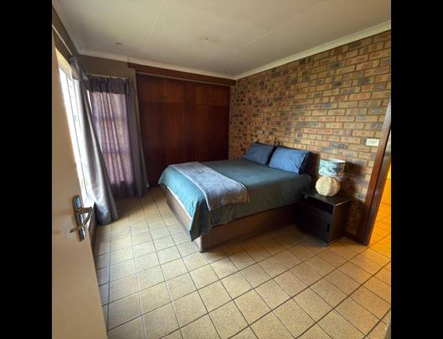 8 BEDROOM HOUSE FOR SALE IN DOC WILSON POINT